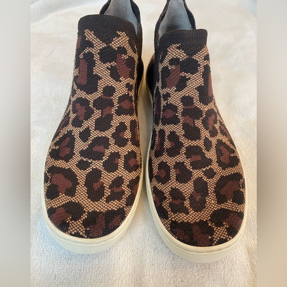 Rothy’s Chelsea Boots Leopard - Picture 3 of 7